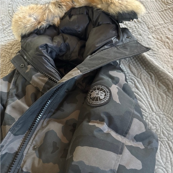 Canada Goose Camouflage Puffer Jacket with Fur Hood - Picture 7 of 8